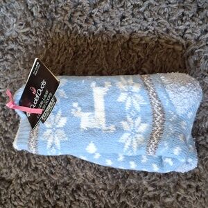 NWT Cuddl Duds blue lounge socks